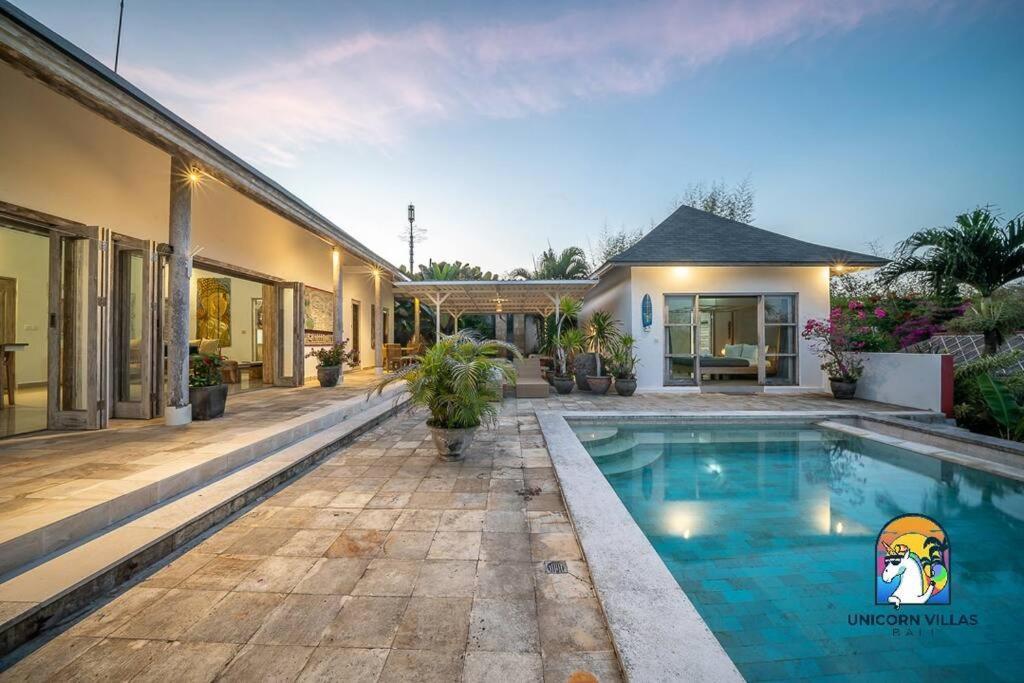 Villa Eva - By Unicorn Villas Bali อูลูวาตู ภายนอก รูปภาพ