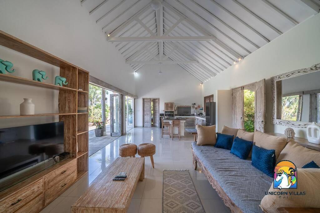 Villa Eva - By Unicorn Villas Bali อูลูวาตู ภายนอก รูปภาพ