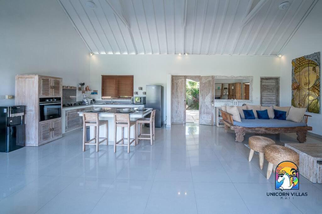 Villa Eva - By Unicorn Villas Bali อูลูวาตู ภายนอก รูปภาพ
